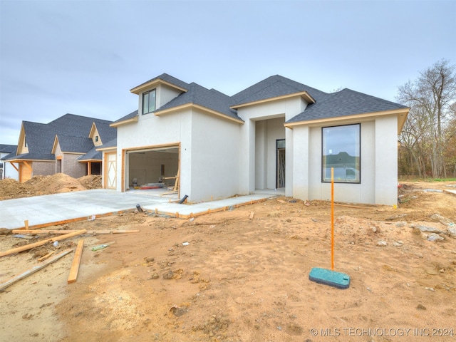 view of front facade featuring a garage