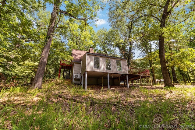 view of front of house featuring a wooden deck