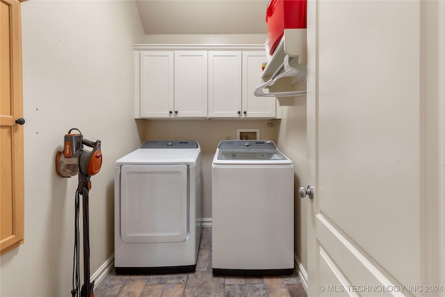 laundry room featuring cabinets and independent washer and dryer