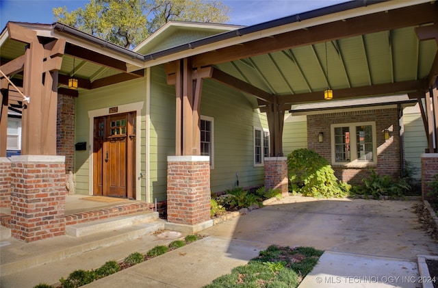 doorway to property featuring covered porch