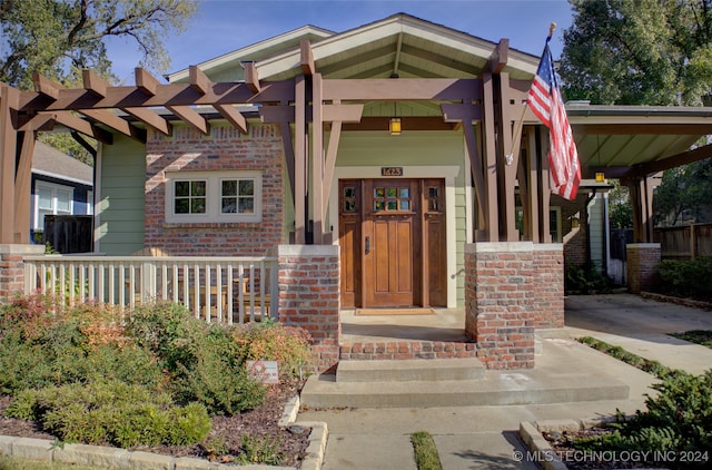 entrance to property featuring a porch