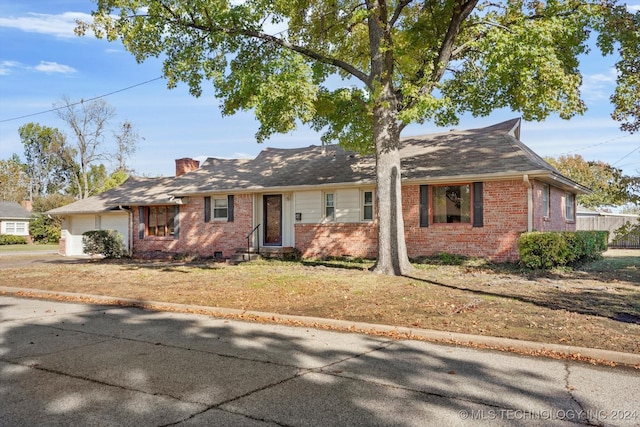 single story home with a front yard