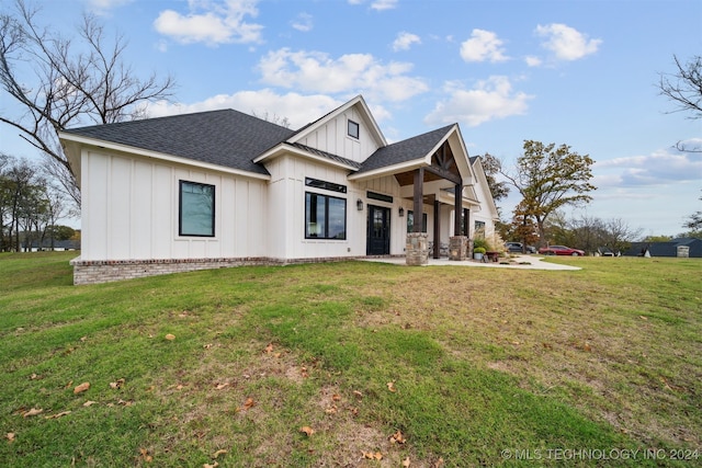 view of front of home with a front yard