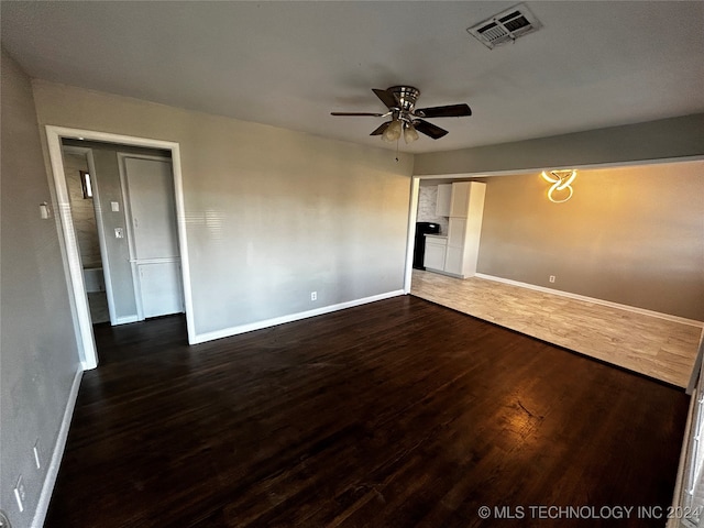 unfurnished room featuring dark hardwood / wood-style floors and ceiling fan