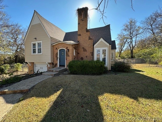 view of front facade featuring a garage and a front lawn