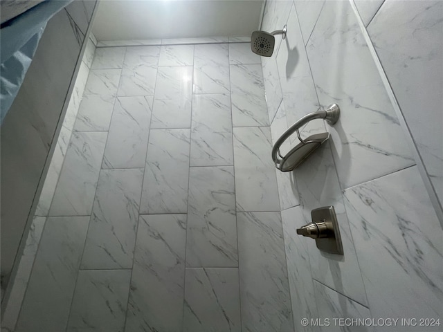 interior details with a tile shower