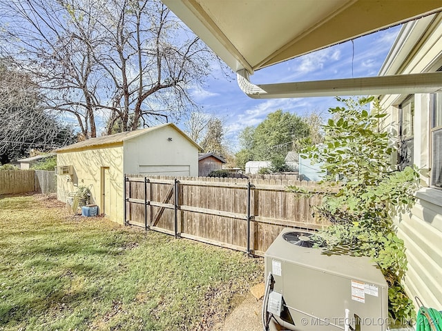 view of yard with an outdoor structure