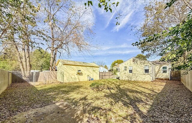 1306 E Comanche Ave, Mcalester, OK 74501 - view of fenced backyard