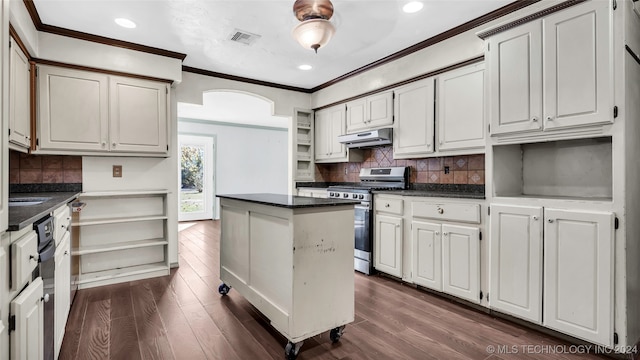 kitchen with gas range, a center island, dark wood-type flooring, decorative backsplash, and white cabinets