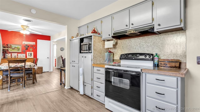 kitchen featuring light wood-type flooring, tasteful backsplash, gray cabinetry, ceiling fan, and white range with electric cooktop