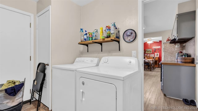 laundry room featuring ceiling fan, light hardwood / wood-style floors, and washing machine and dryer