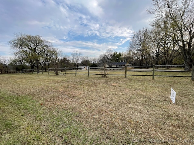 view of yard featuring a rural view