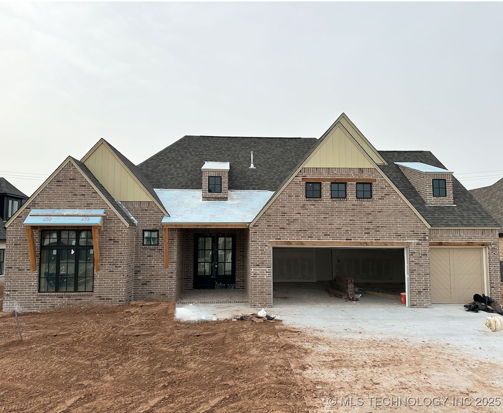 view of front of house featuring a garage