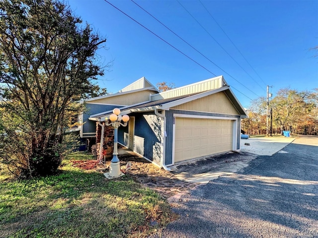 view of front of home featuring a garage