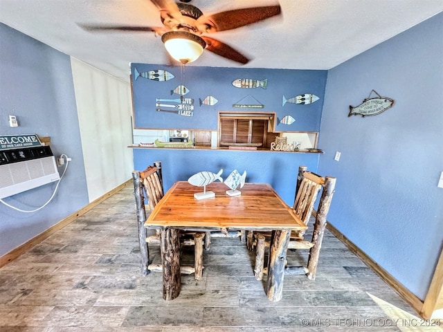 dining room with ceiling fan