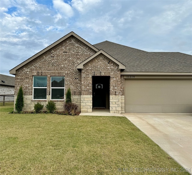 view of front facade with a front lawn and a garage