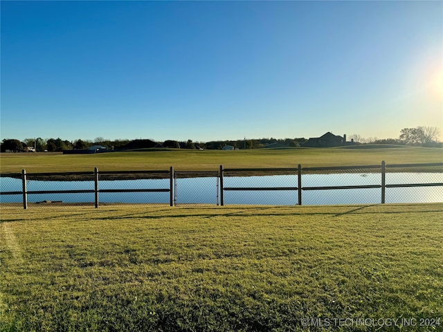 water view featuring a rural view