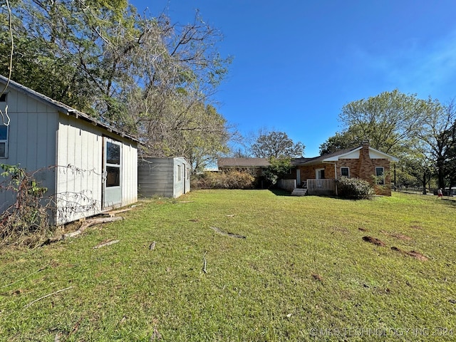 view of yard with a shed