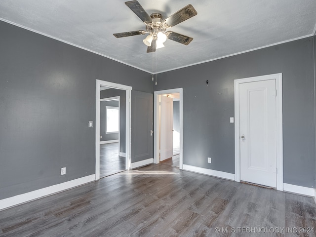 unfurnished room featuring hardwood / wood-style floors, a textured ceiling, ceiling fan, and crown molding