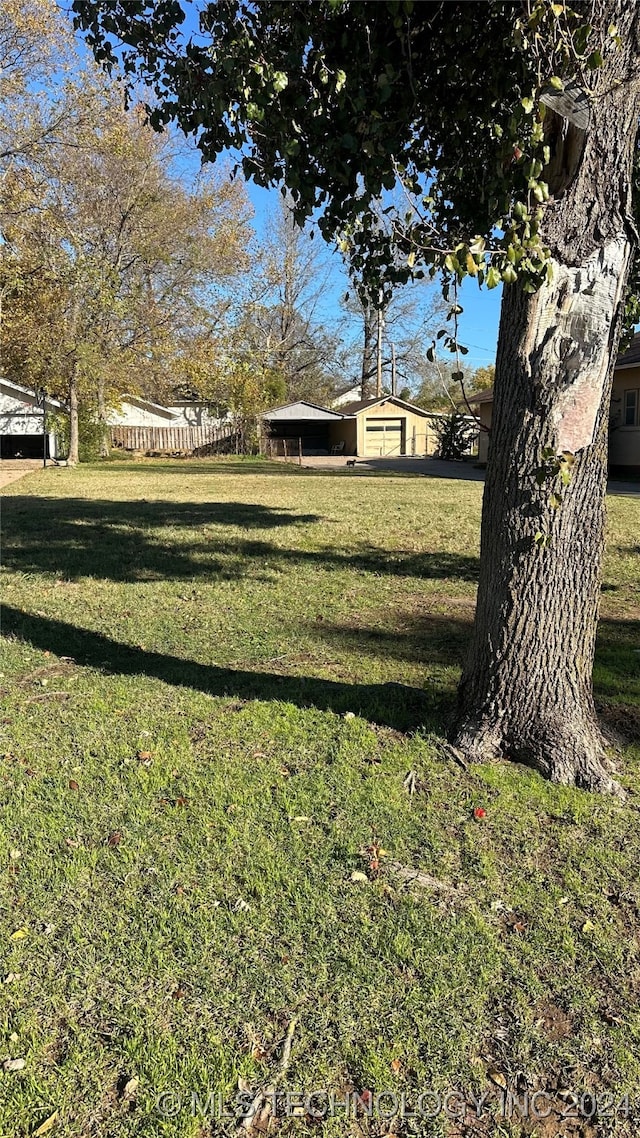 Listing photo 2 for 217 W 9th Ave, Bristow OK 74010