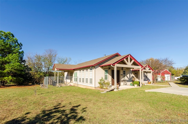 view of front of property with a front yard