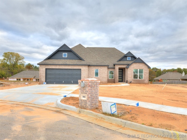 craftsman-style house featuring a garage