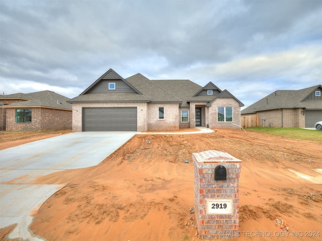 craftsman house featuring a garage