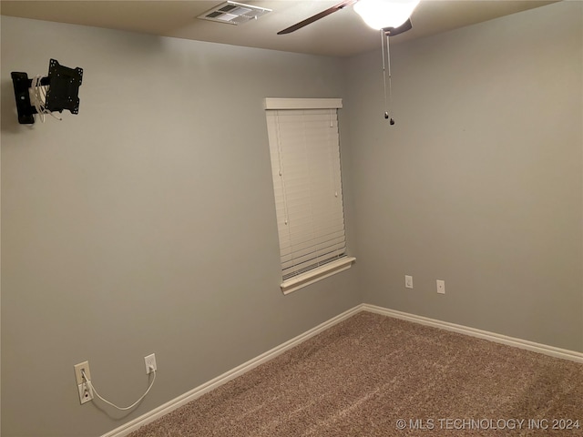 carpeted spare room featuring ceiling fan