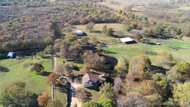 birds eye view of property featuring a rural view