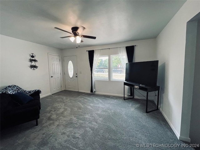 carpeted living room featuring ceiling fan