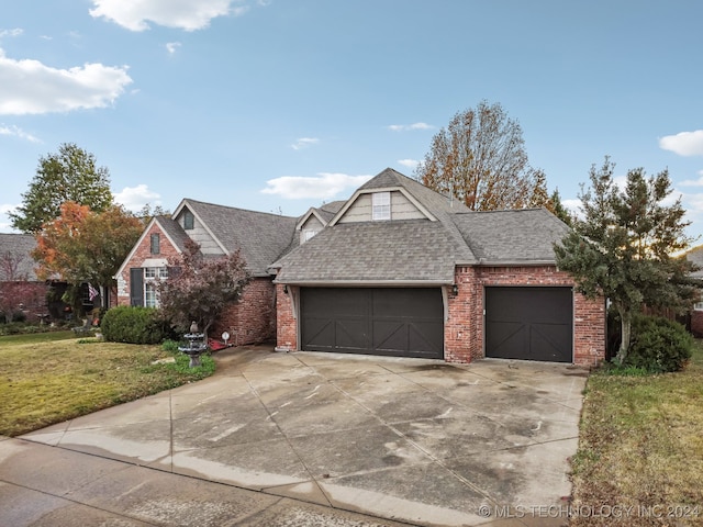 view of front of house featuring a front yard and a garage