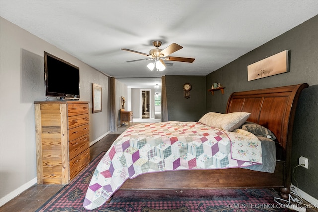 bedroom featuring ceiling fan