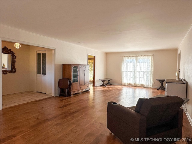 living room featuring hardwood / wood-style floors and crown molding