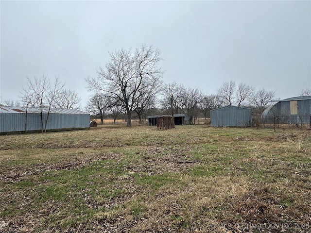 view of yard with an outdoor structure