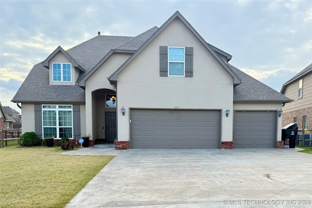 view of front of property featuring a front yard and a garage