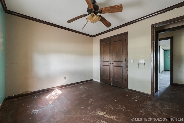 unfurnished bedroom featuring ceiling fan and ornamental molding