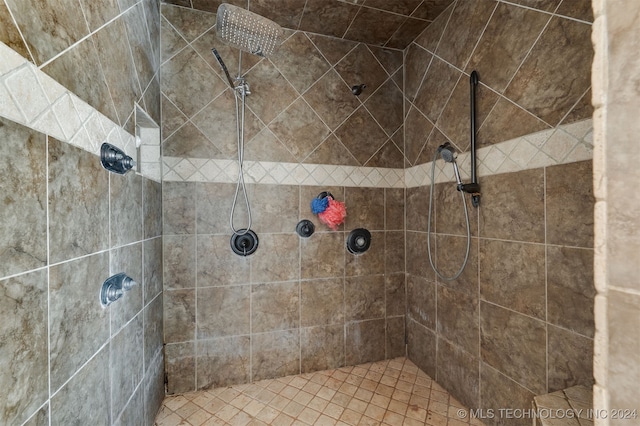 bathroom featuring tiled shower