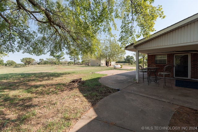 view of yard with a patio area