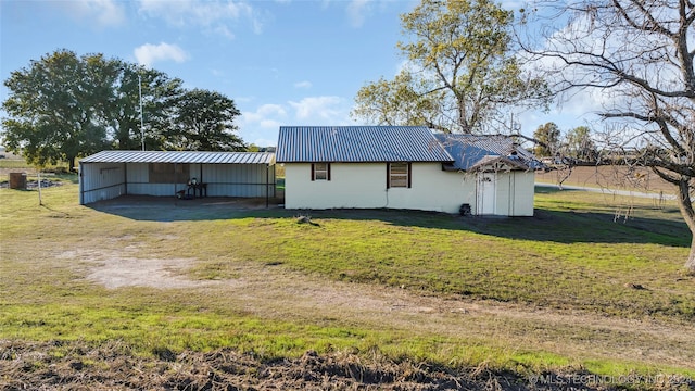 view of outdoor structure with a yard