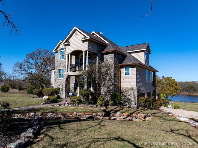 view of front of house with a front lawn