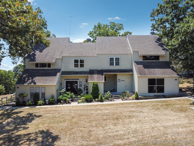 view of front of house featuring a front yard