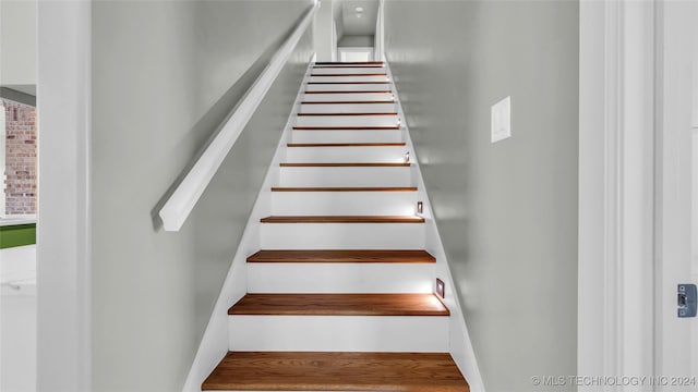 684 Chateau Bnd, Ardmore, OK 73401 - view of stairway