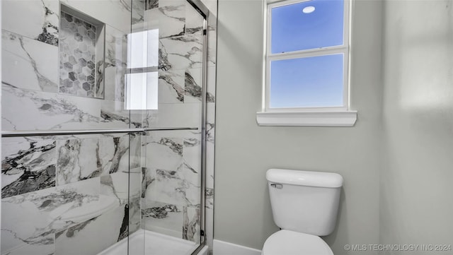 684 Chateau Bnd, Ardmore, OK 73401 - full bathroom featuring a stall shower and toilet