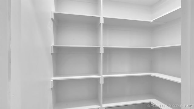 684 Chateau Bnd, Ardmore, OK 73401 - view of pantry