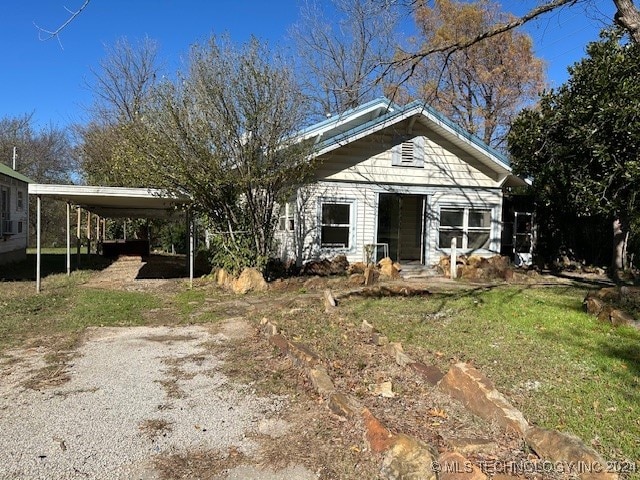 view of front of house with a carport