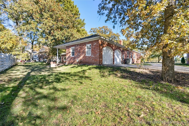 exterior space featuring a front yard