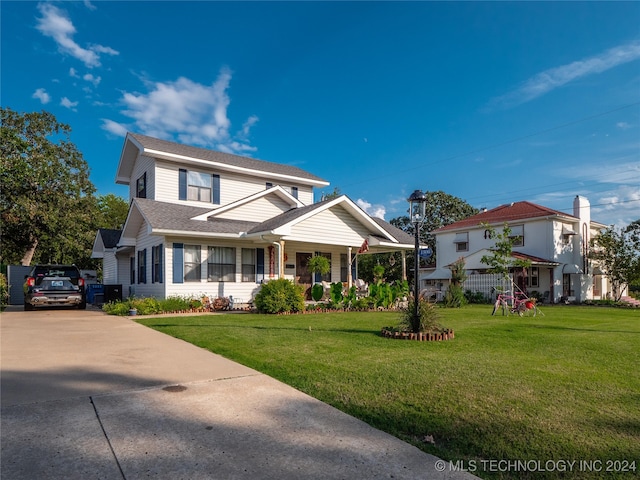 view of front of property featuring a porch and a front lawn