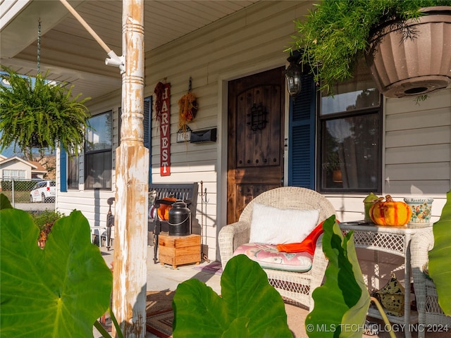 doorway to property with covered porch