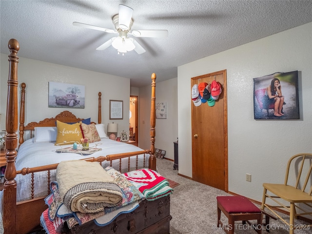 bedroom featuring carpet flooring, ceiling fan, and a textured ceiling