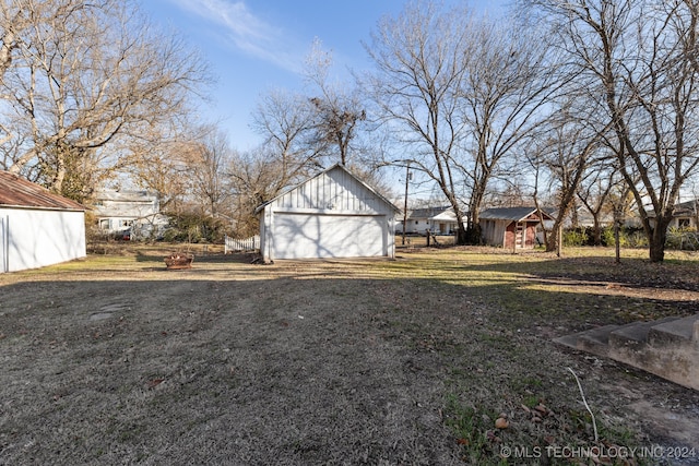 view of yard featuring a garage and an outdoor structure